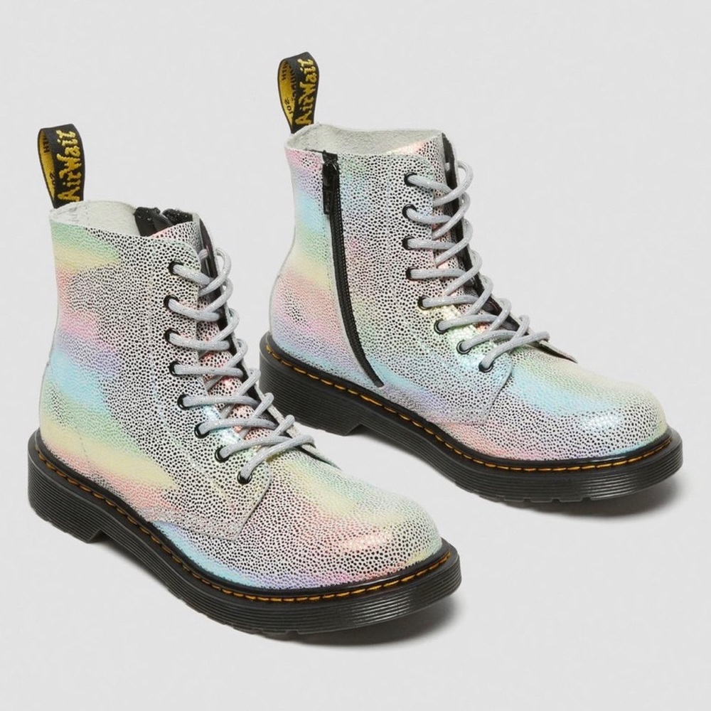 Dr. Martens 1460 PASCAL
IRIDESCENT LACE UP BOOTS